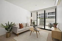 2/1 Mouat Street, Lyneham