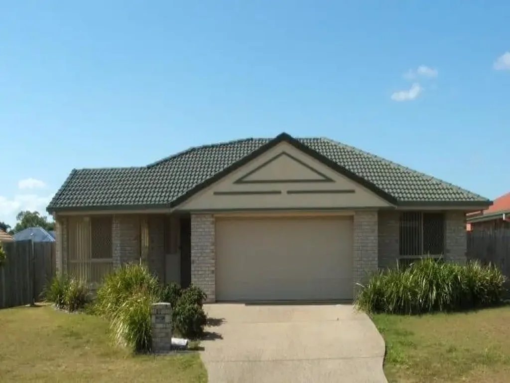 LARGE PATIO & YARD LOCATED IN A QUIET CUL-DE-SAC