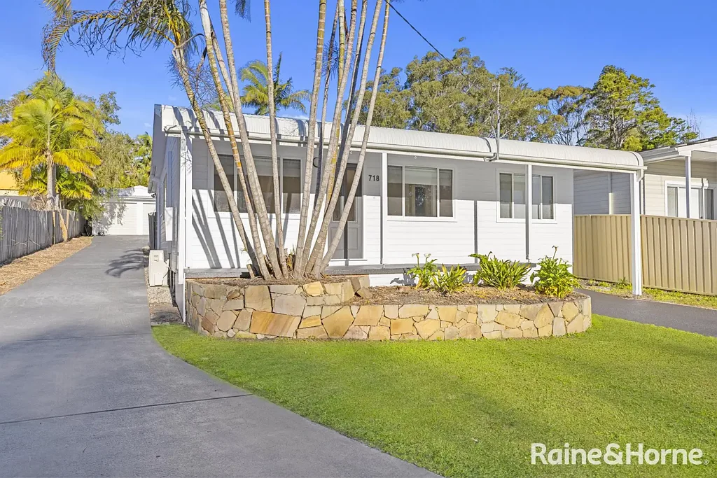 718 The Entrance Road, Bateau Bay, NSW 2261