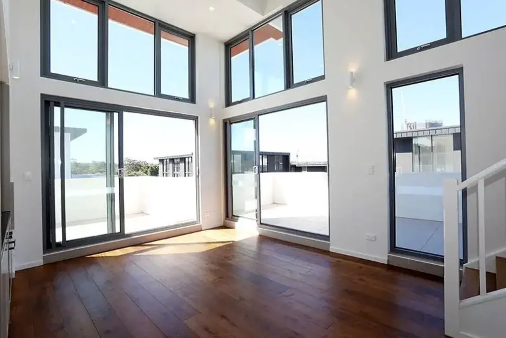Modern Split-Level Apartment in Prime Location