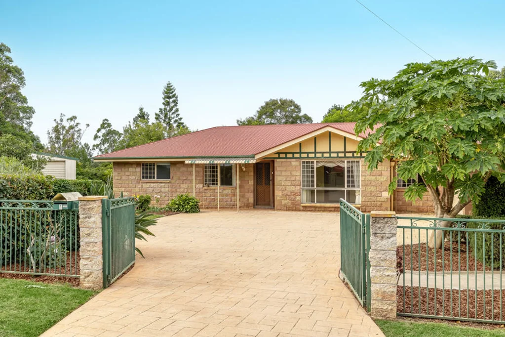 South Toowoomba 5Habitaciones Huge Family Home on 1487m2 Backing on to the City Golf Course