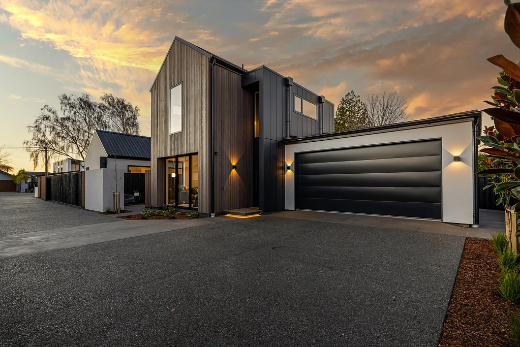 Fendalton 3Moenga Striking Cedar Masterpiece!