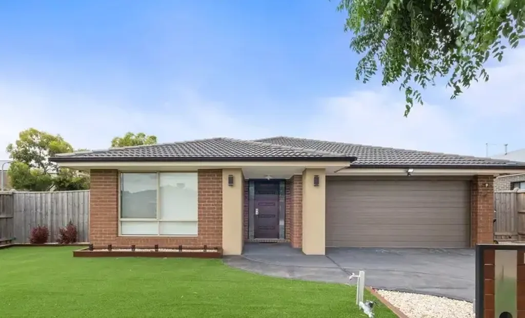 "Modern 4-Bedroom Family Home in Alamanda zone – Close to Schools, Shops & Childcare!"