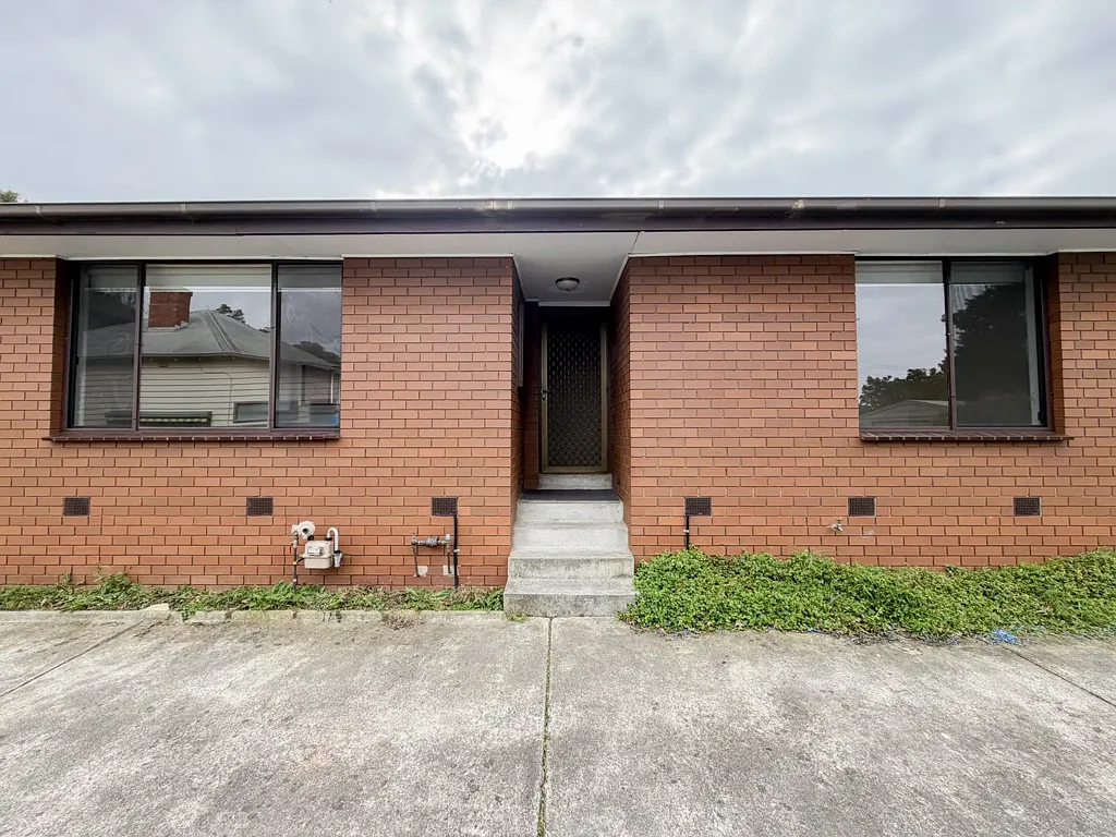 Neat Modern & Renovated Delight!
