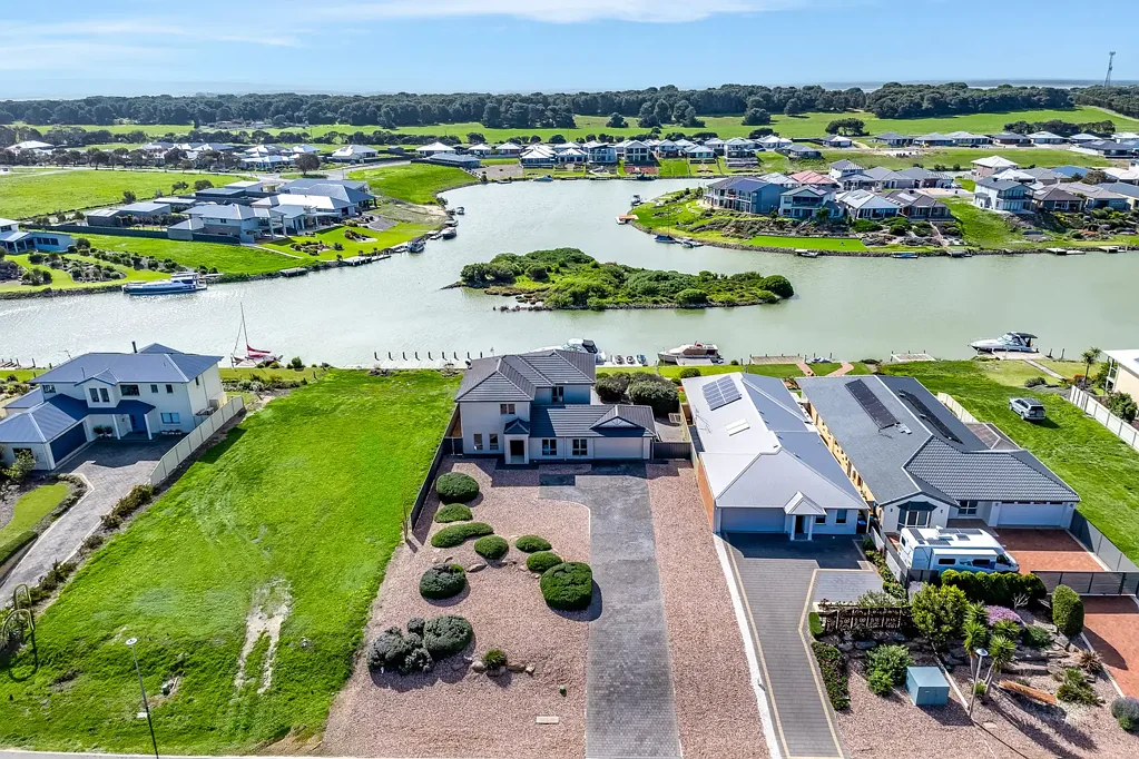 86 Britannia Parade, Hindmarsh Island, SA 5214