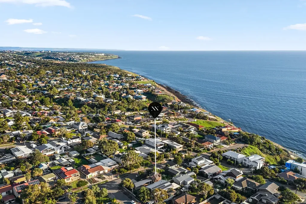 Hallett Cove 3Habitaciones Premium Corner Allotment Offering Both Lifestyle & Development Potential.
