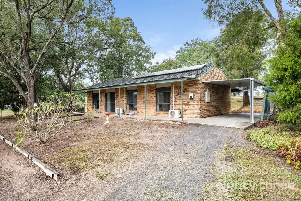 Laidley North 3房 1英亩土地 乡村便利 平原镇近郊 成熟树木环绕 全围栏安心 宽敞卧室 壁炉空调 娱乐后院 砂岩挡土墙 双车库 实用生活 Acreage Dreams Within Reach! Room to Breathe ~ Space to Enjoy