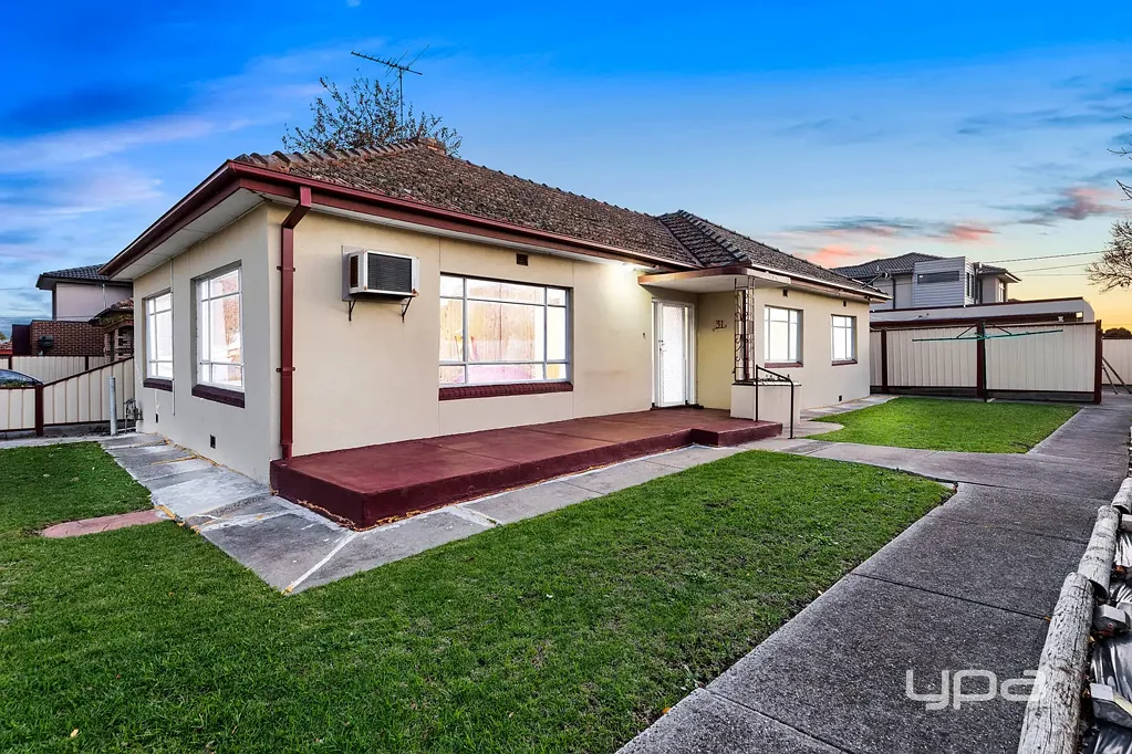 St Albans 4Moenga Corner Block with Bungalow, Garage & Big Potential!