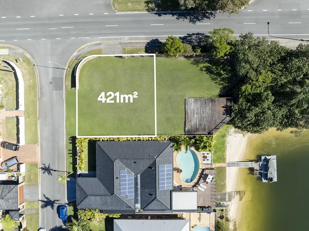 Mermaid Waters Premium vacant land in an exclusive waterside address