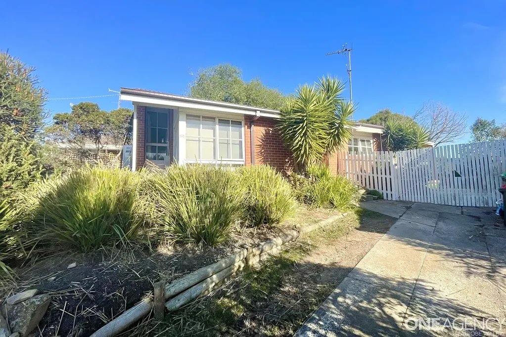 Charming 3-Bedroom Home with Scenic Views