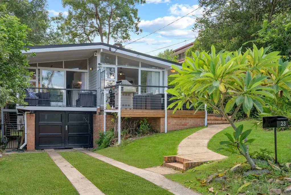 Short walk to UQ Start From Six Month Lease