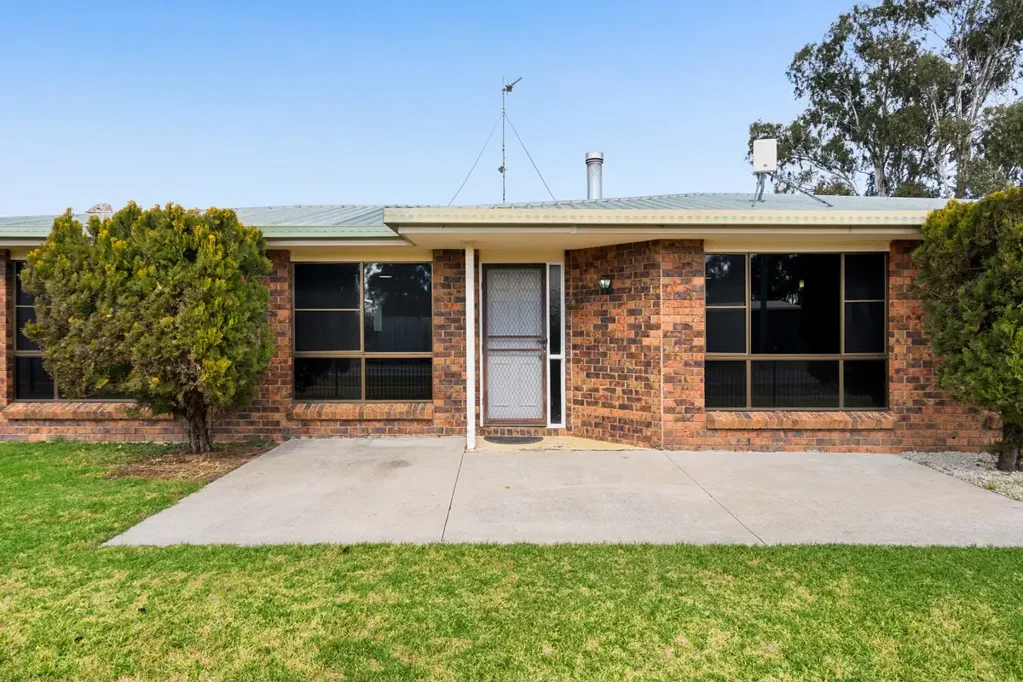 2 Railway Street, Cambooya, QLD 4358