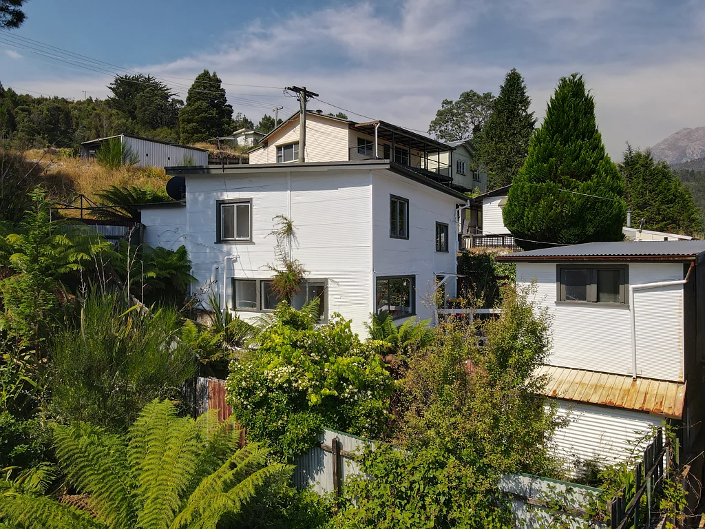 Queenstown 3Zimmer Two Levels of Comfort & Convenience - The Perfect Home or Investment!