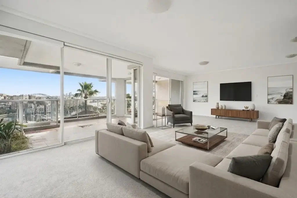 Beautiful Harbourside Apartment With House-Like Proportions