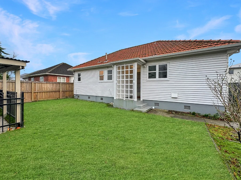 Three Bedroom Home In Riccarton!