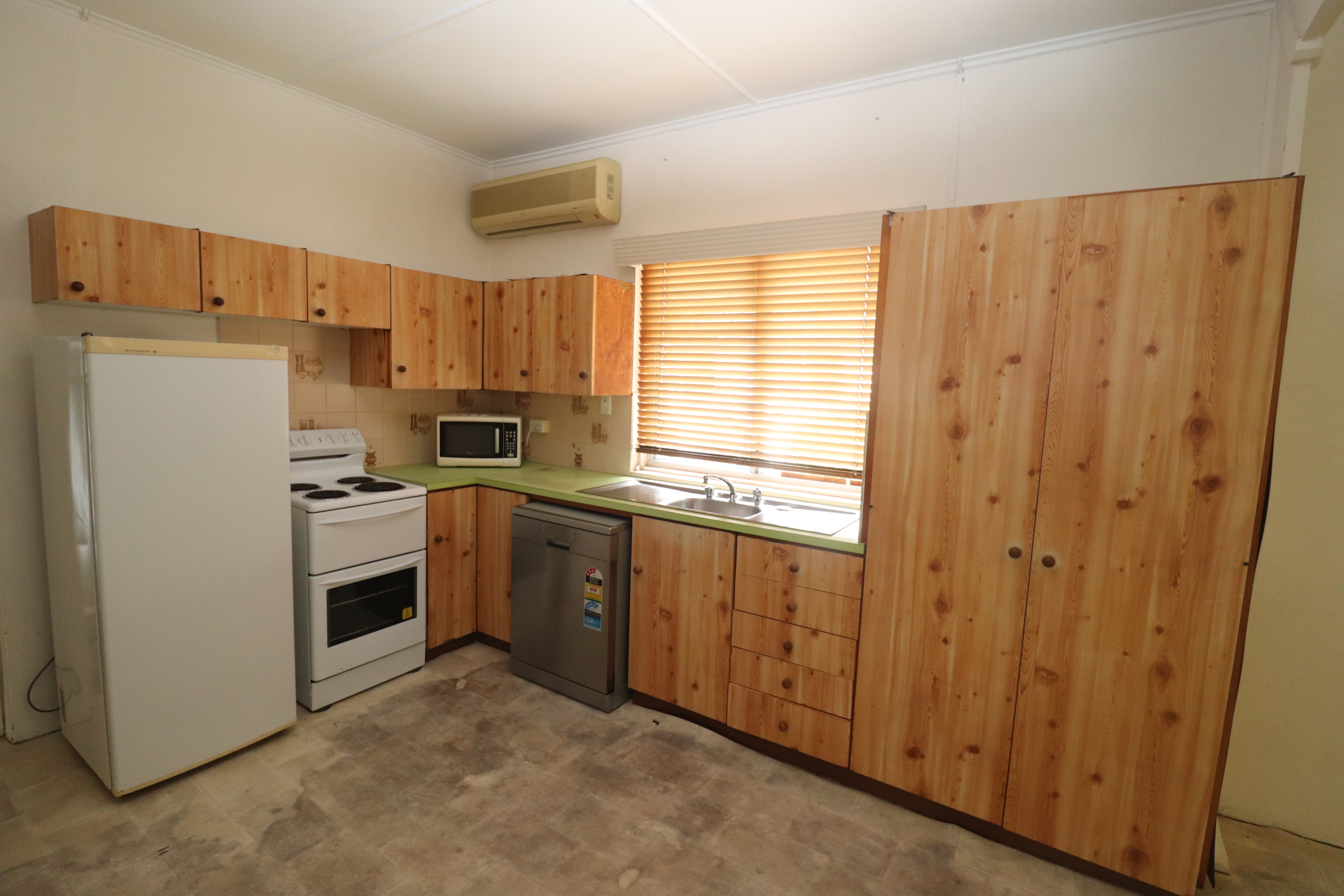 9 BROOKES ST, GIRU QLD 4809, 0 habitaciones, 0 baños, House