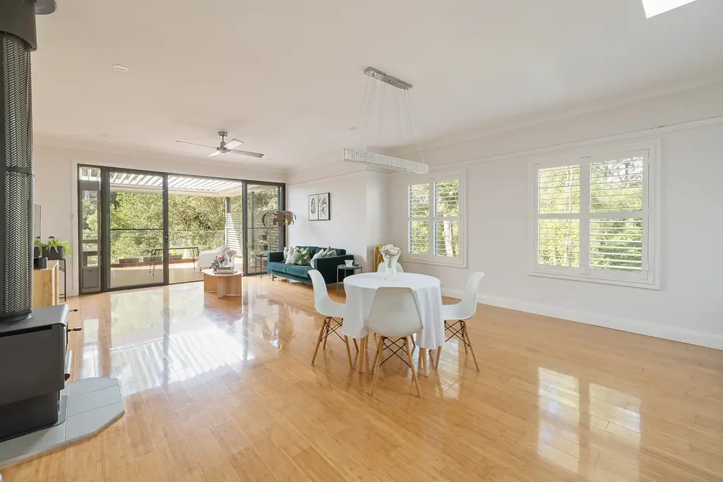 Gladesville 5침실 North-facing family home and bushland retreat