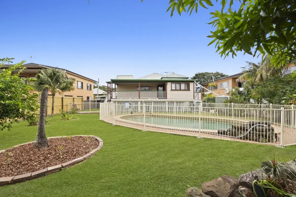 Wooloowin 3 Bedroom Outstanding Value! Grand Qlder on 812m2 Lot, Ripe for Renovation!
