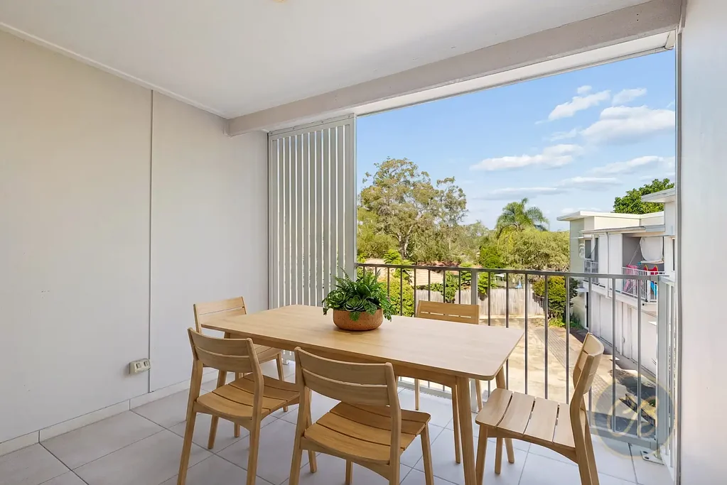 Lawnton 2침실 Stylish Dual-Level Townhouse with Two Ensuites in the Heart of Lawnton
