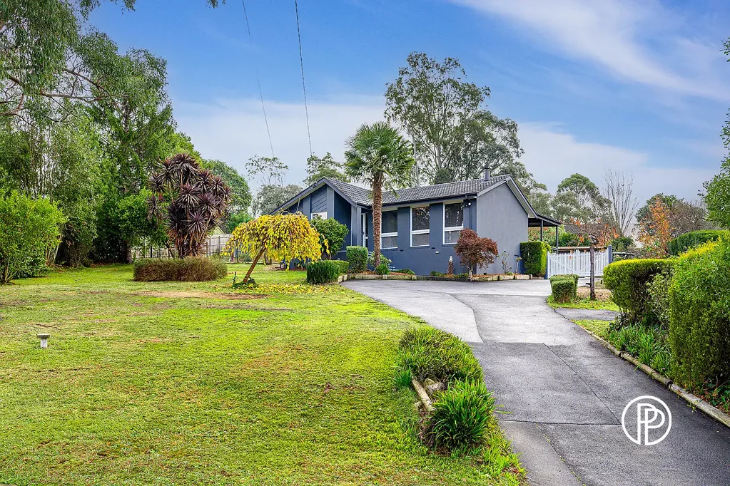 Launching Place 3 Bedroom IMMACULATELY PRESENTED HOME - FANTASTIC GARAGE, ON OVER HALF ACRE.