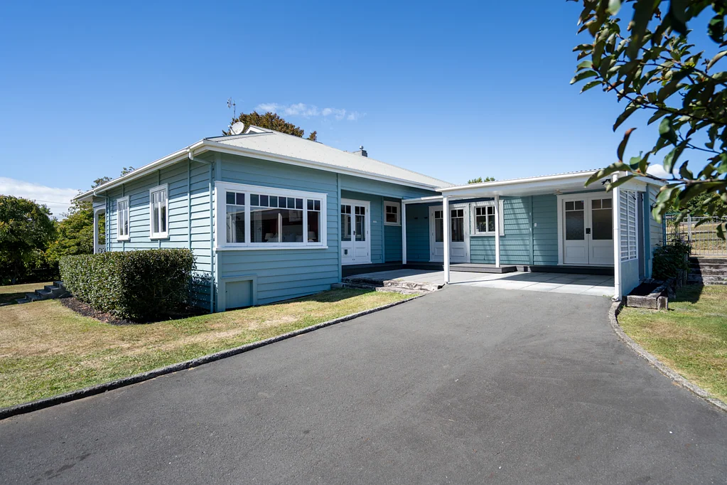 Te Awamutu Country Charm with Town Convenience