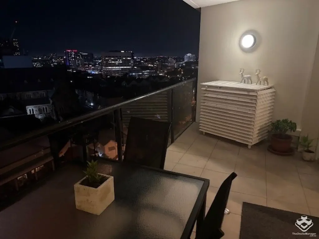 SPRING HILL SPACIOUS ONE BEDROOM FURNISHED APARTMENT