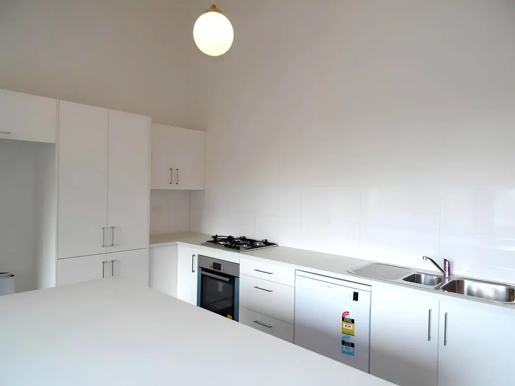 Stylish Two-Bedroom in Carlton