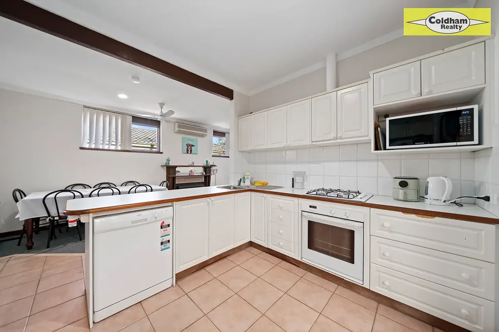 South Perth 3Zimmer Three Bedroom House On Your Own  Easy Care Block !
Rare Opportunity to Jump Into South Perth.