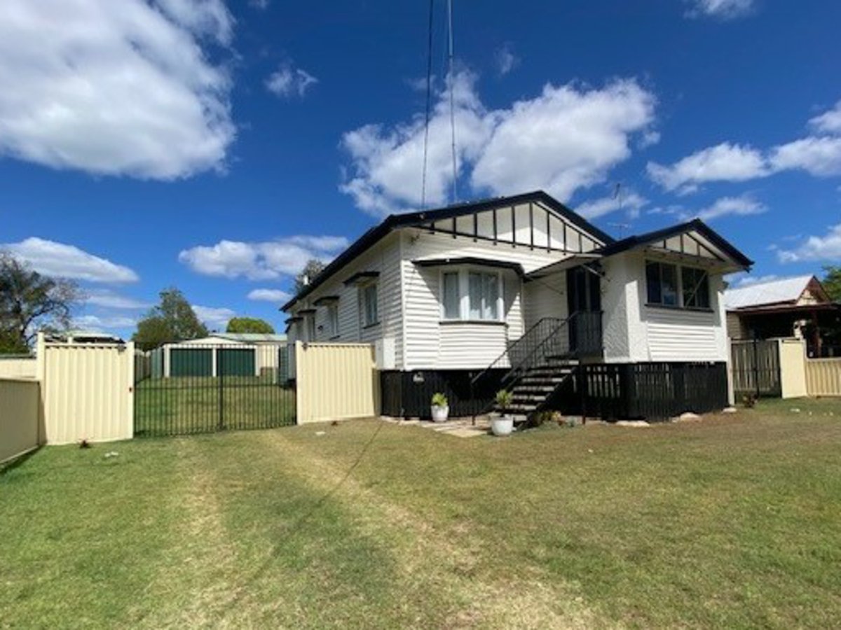 28 EDWARD ST, WONDAI QLD 4606, 0 chambres, 0 salles de bain, House