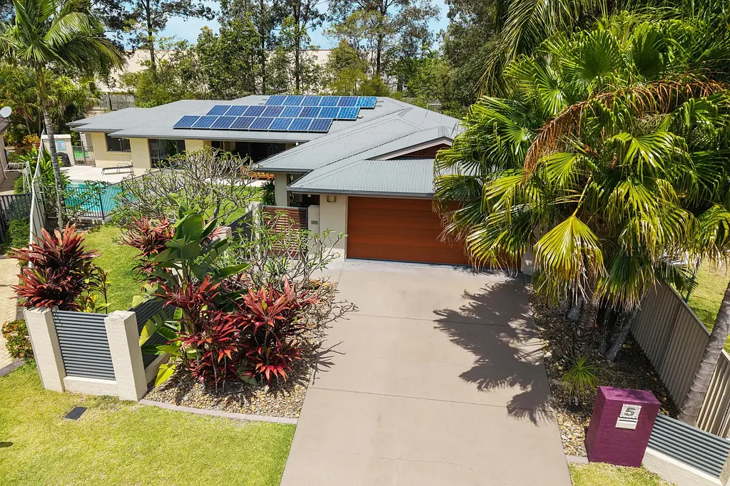Mackenzie 5Kwarto Architecturally Designed Home with Space and Privacy