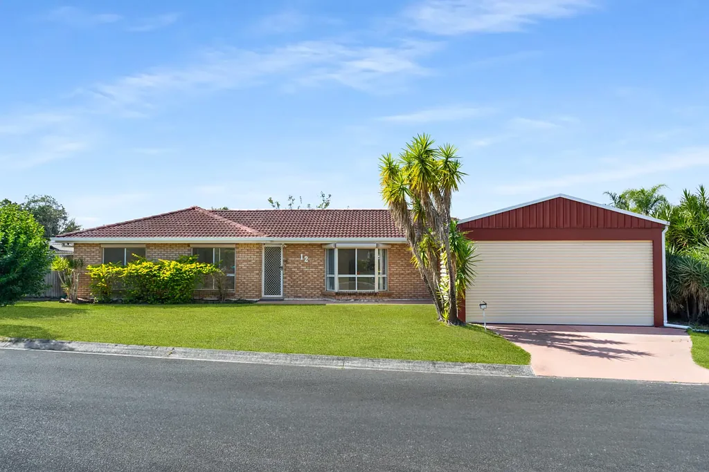 SPACIOUS FAMILY HOME WITH LARGE BACKYARD