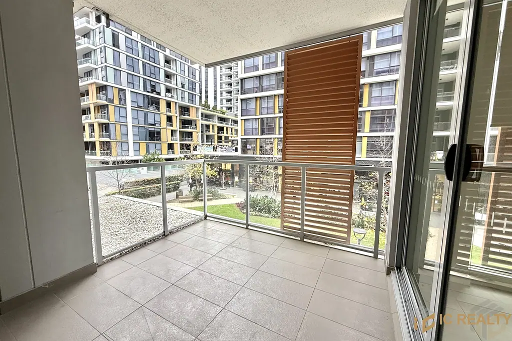 DEPOSIT TAKEN Spacious 2 Bedroom + Study Apartment in the Heart of Mascot