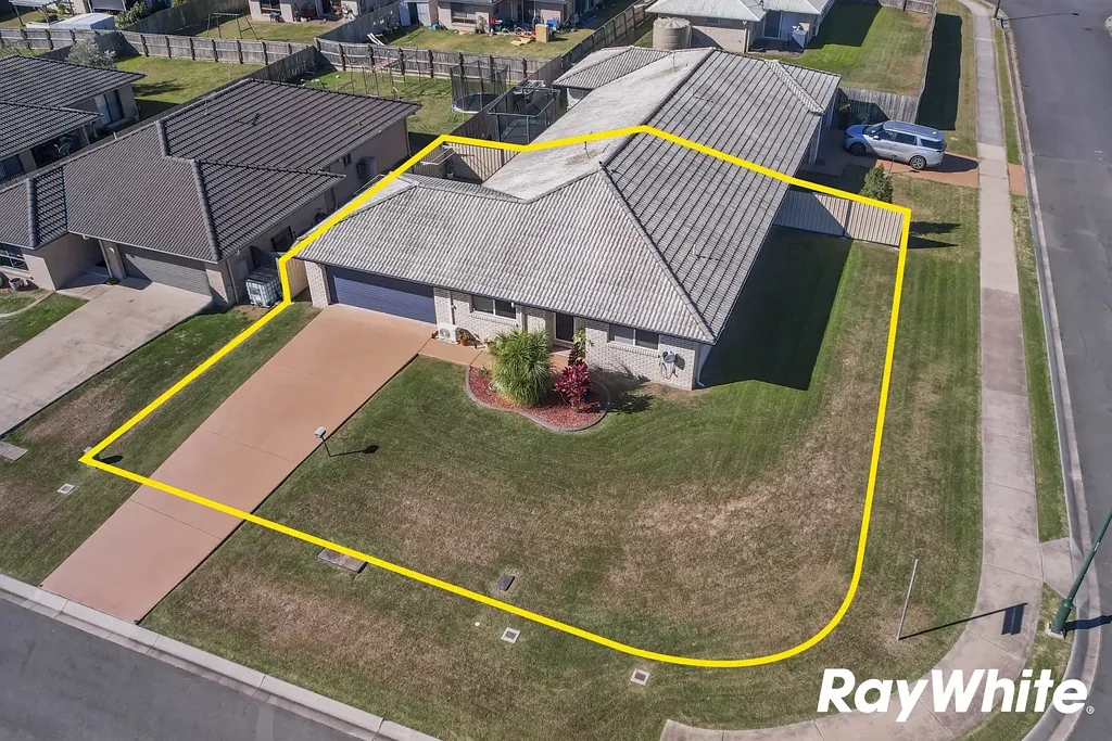 Lowood 4침실 Impeccable Duplex Living with Room for the Toys