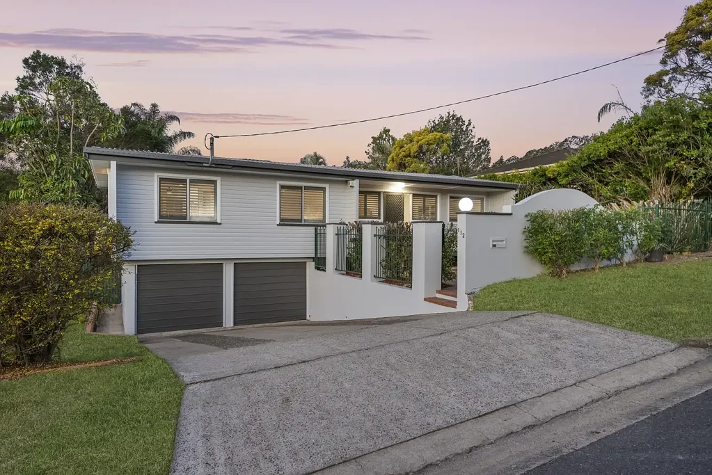 Mount Gravatt 6chambre Renovated Dual Living Home Offering Space, Style & Exceptional Convenience
