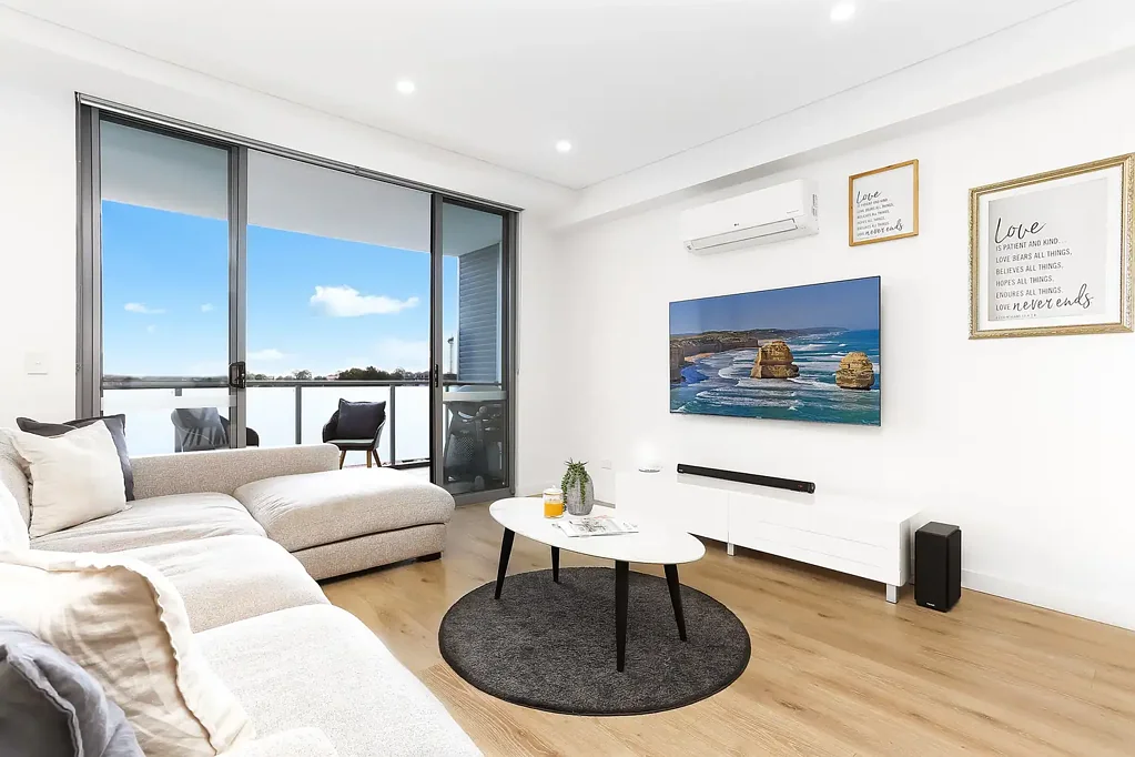 Enfield 2침실 Bright, Modern, Private Living With District Views In Prime Lifestyle Pocket
