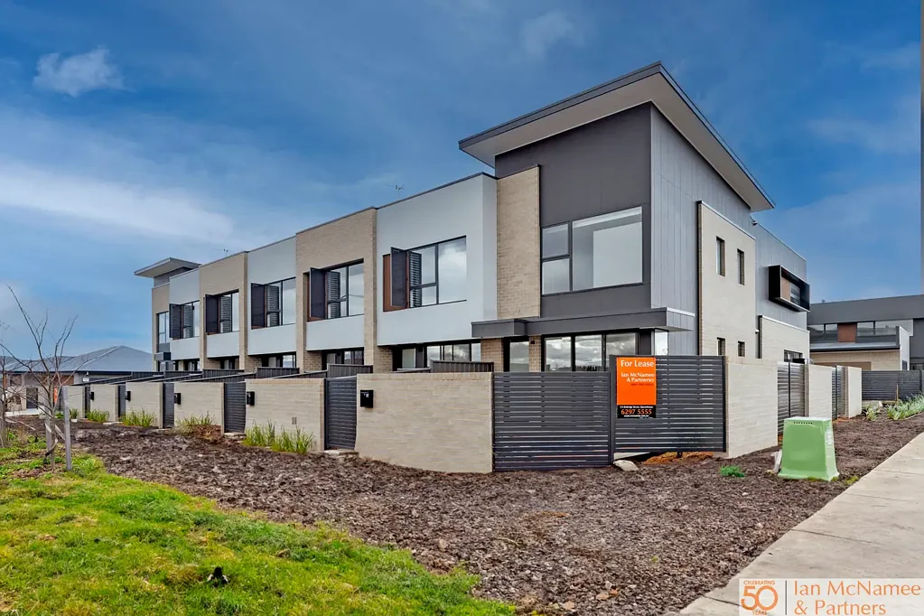 Luxurious 3 Bedroom 2-Storey Townhouse in Googong