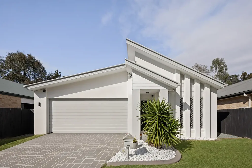 Carseldine 4 Bedroom Brilliant Living In The Somerset Estate!