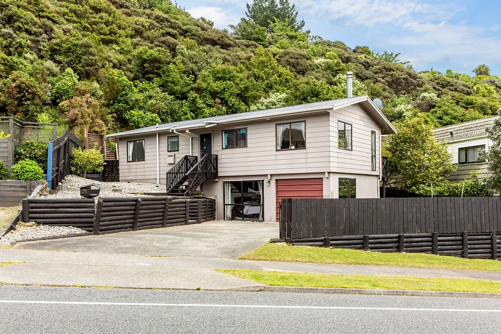 35 Omapere Street, Whitby, Porirua, Wellington