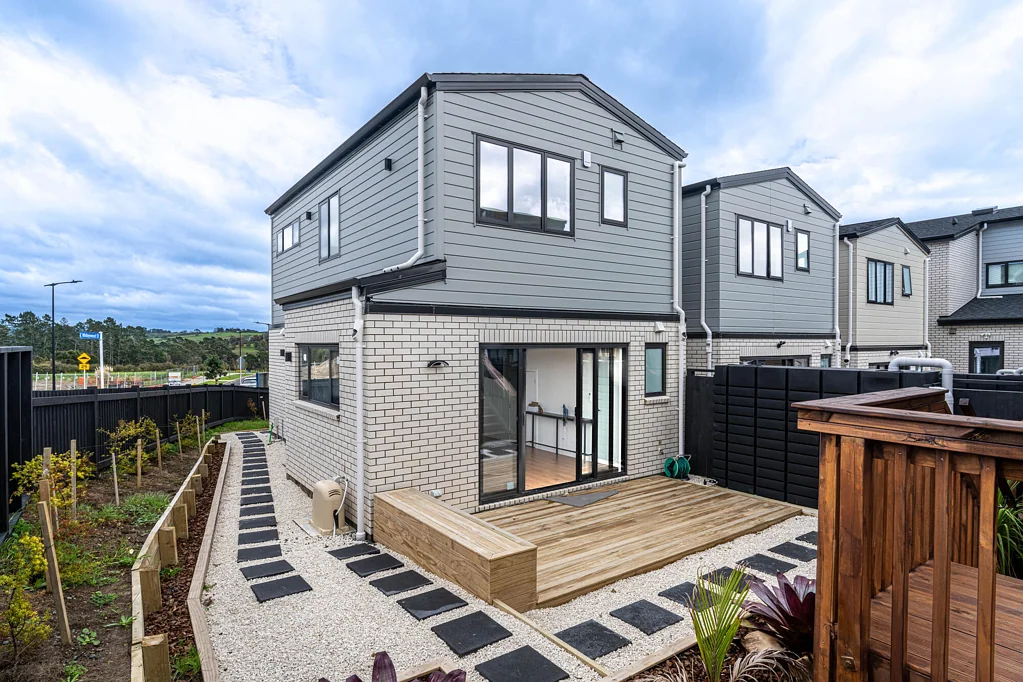 Westgate 4Zimmer Corner New Build House + Granny Flat
