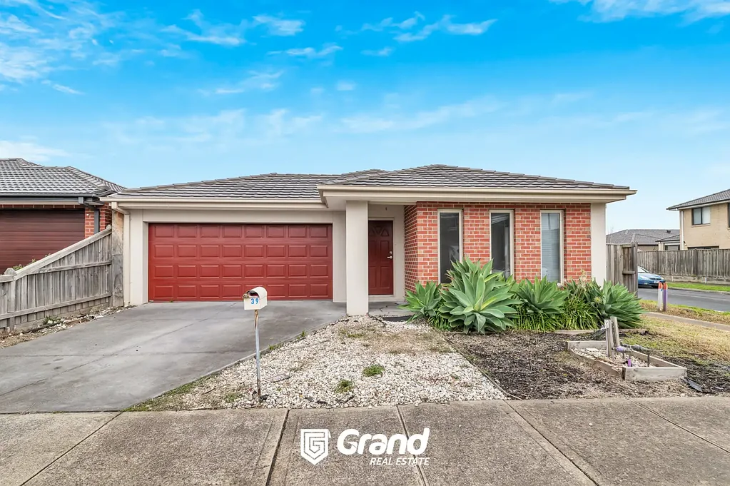BEAUTIFUL 4 BEDROOM HOME IN A PREMIER LOCATION IN CRANBOURNE EAST!