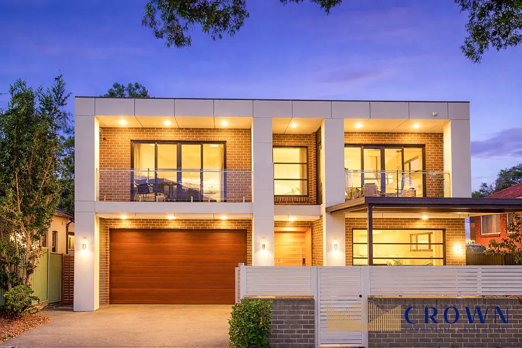 Hurstville 7房 全双砖结构 525㎡宽幅地 六卧五卫 独立老年套房 多代同堂优选 便捷Hurstville CBD Prestigious Double Brick Residence in Quiet Hurstville