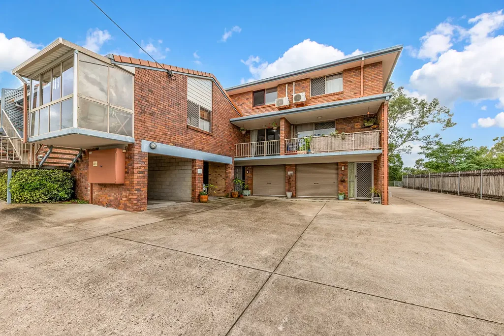 Fully Furnished Modern Townhouse Living Just Moments from Nambour CBD!