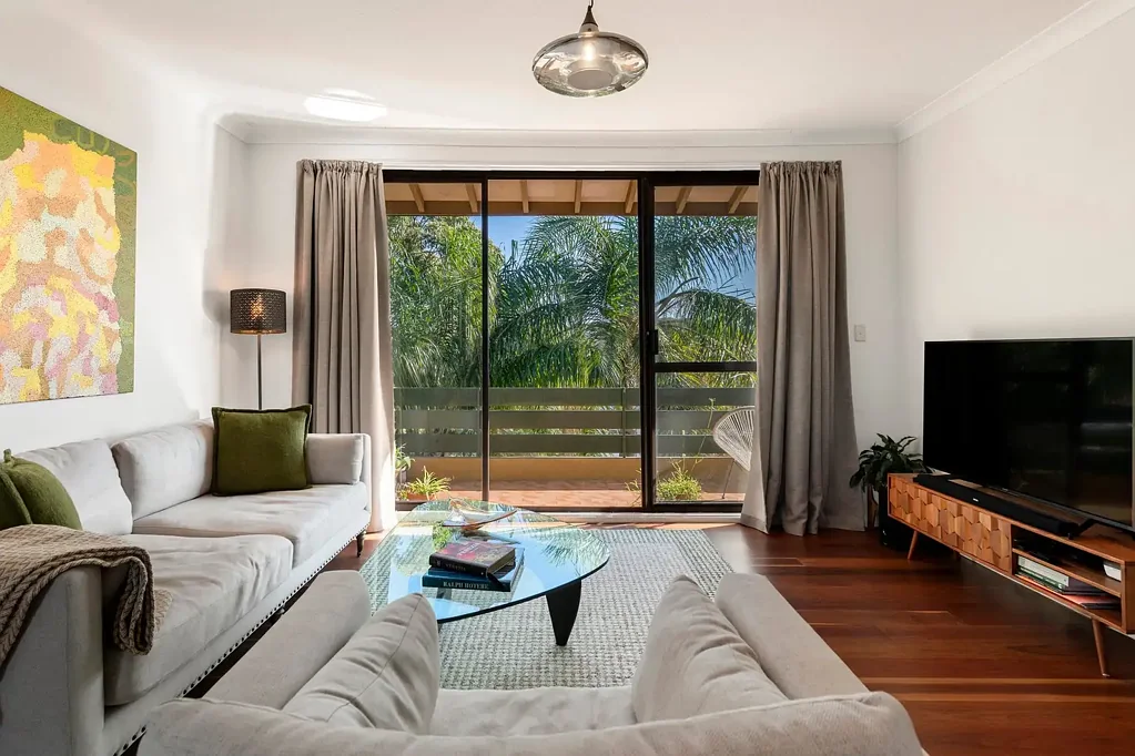 Dolls Point 3ਬੈੱਡਰੂਮ Elevated Coastal Living with Space, Style and Water Views