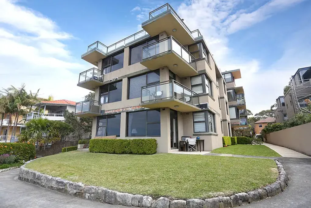 Bright and modern top floor apartment with view