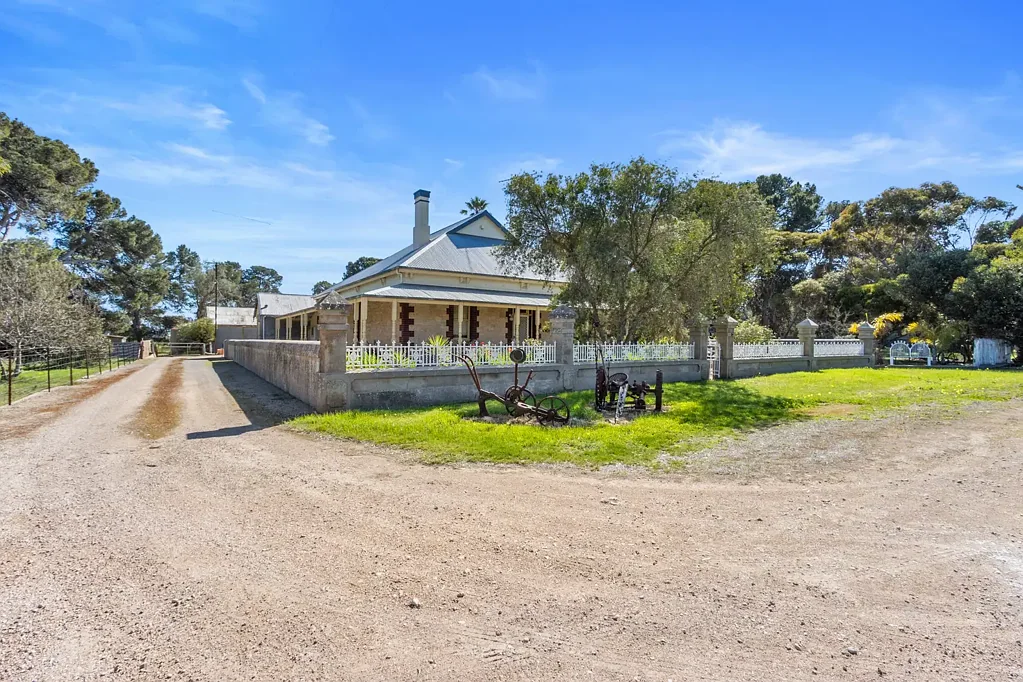 South Kilkerran 3房  Character Villa on Expansive Allotment