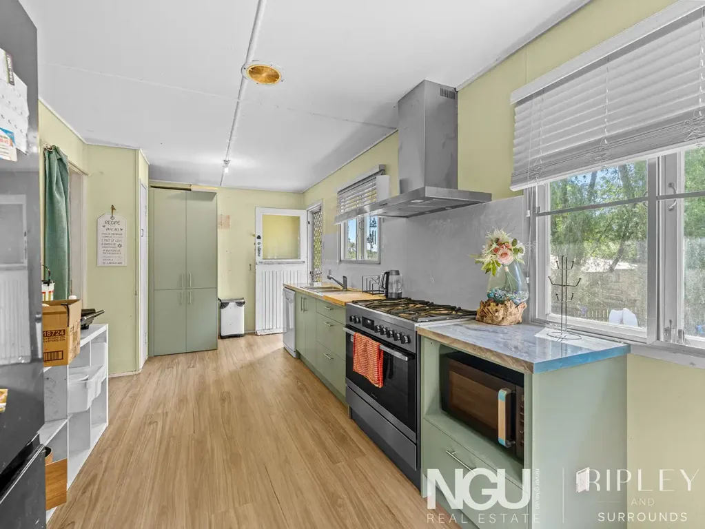 27 Kynance Street, Leichhardt, QLD 4305