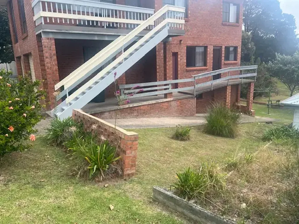 Great location close to Dalmeny IGA and Beach - 2 Bedroom, 1 Bathroom Unit. Water and lawn maintenance included.