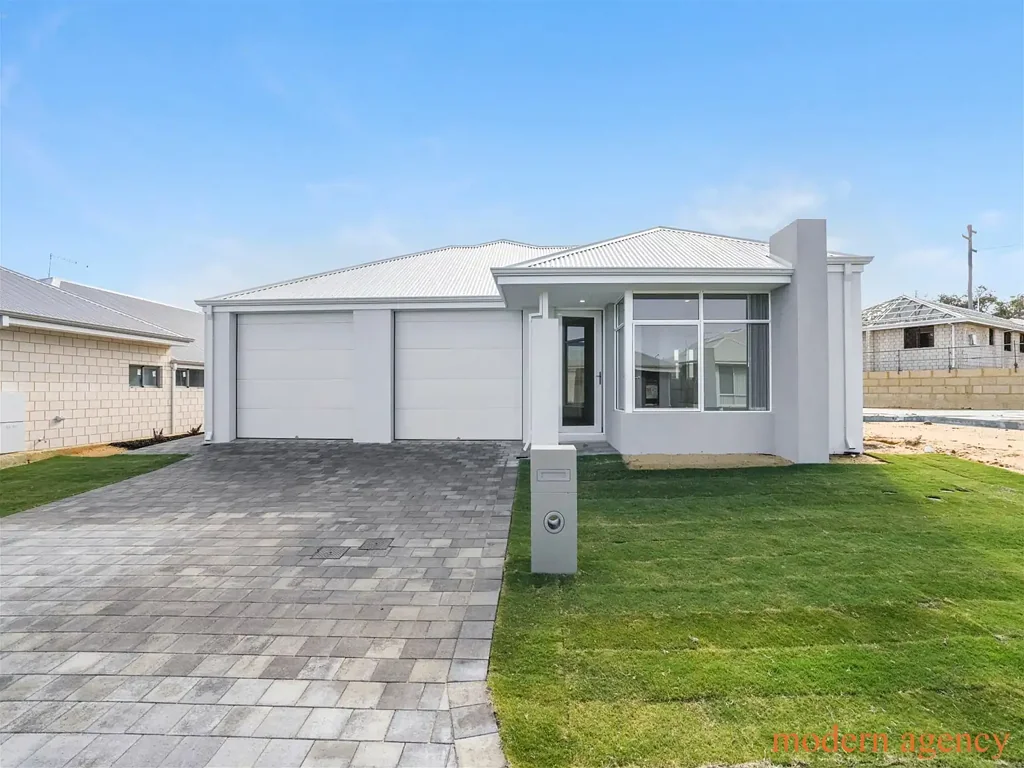 "Stunning Family Home for Rent in Lakelands"
