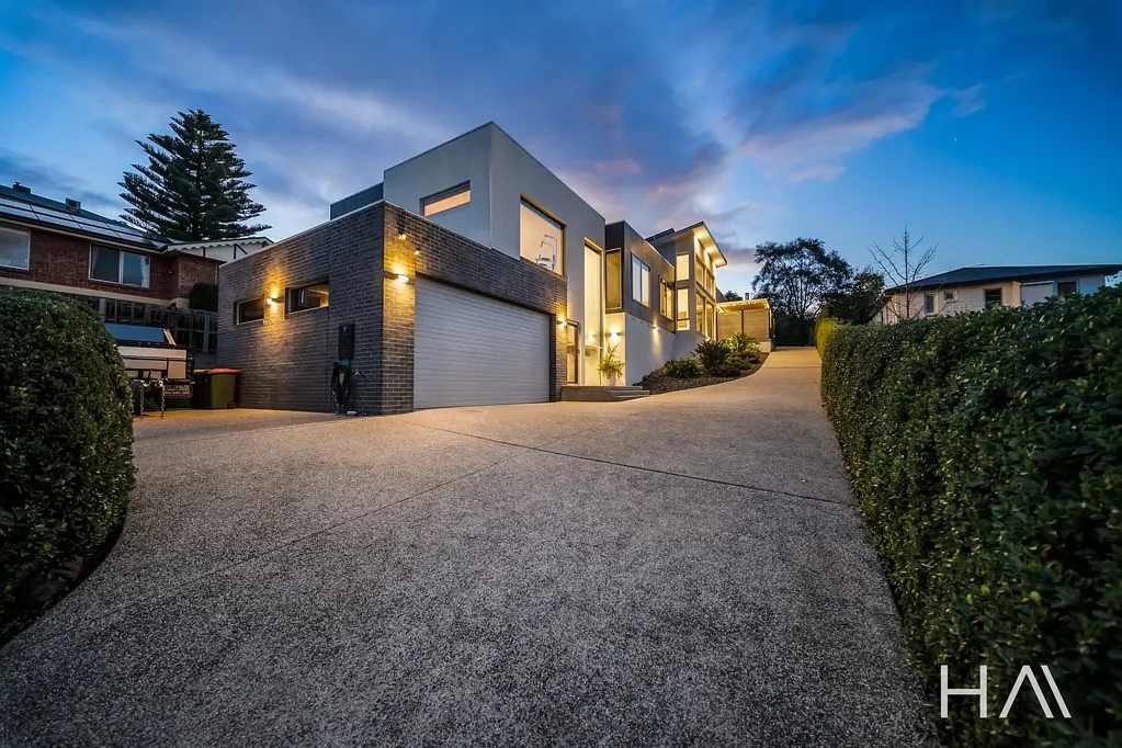 West Launceston 4 Slaapkamer An Architectural Statement of Luxury