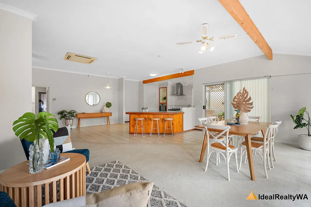 Bibra Lake 4 Bedroom CHARMING RESIDENCE  & MAGNIFICENT VIEWS & SUBDIVISION POTENTIALLY